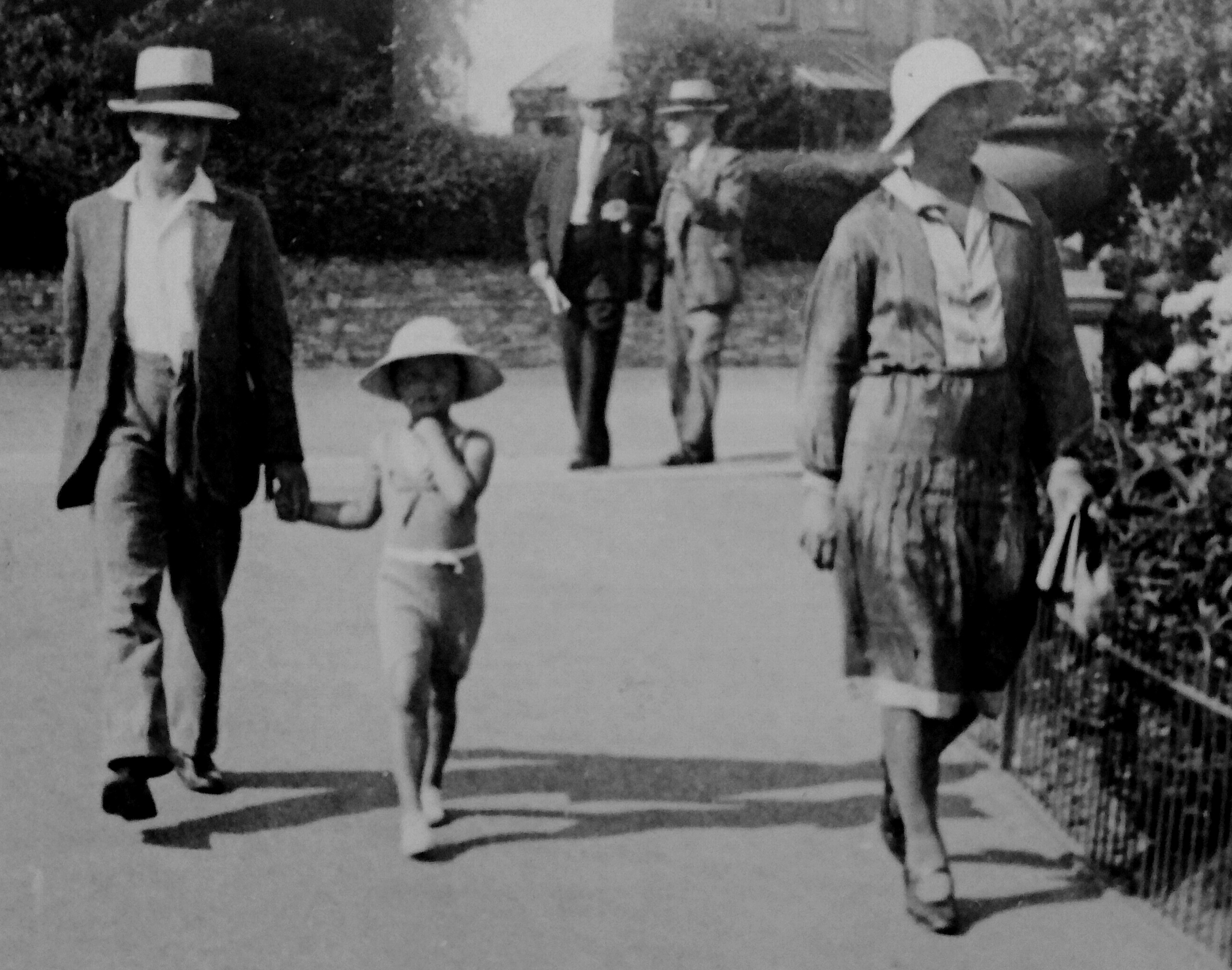 Ernest & Ethel White with Joan 1930s